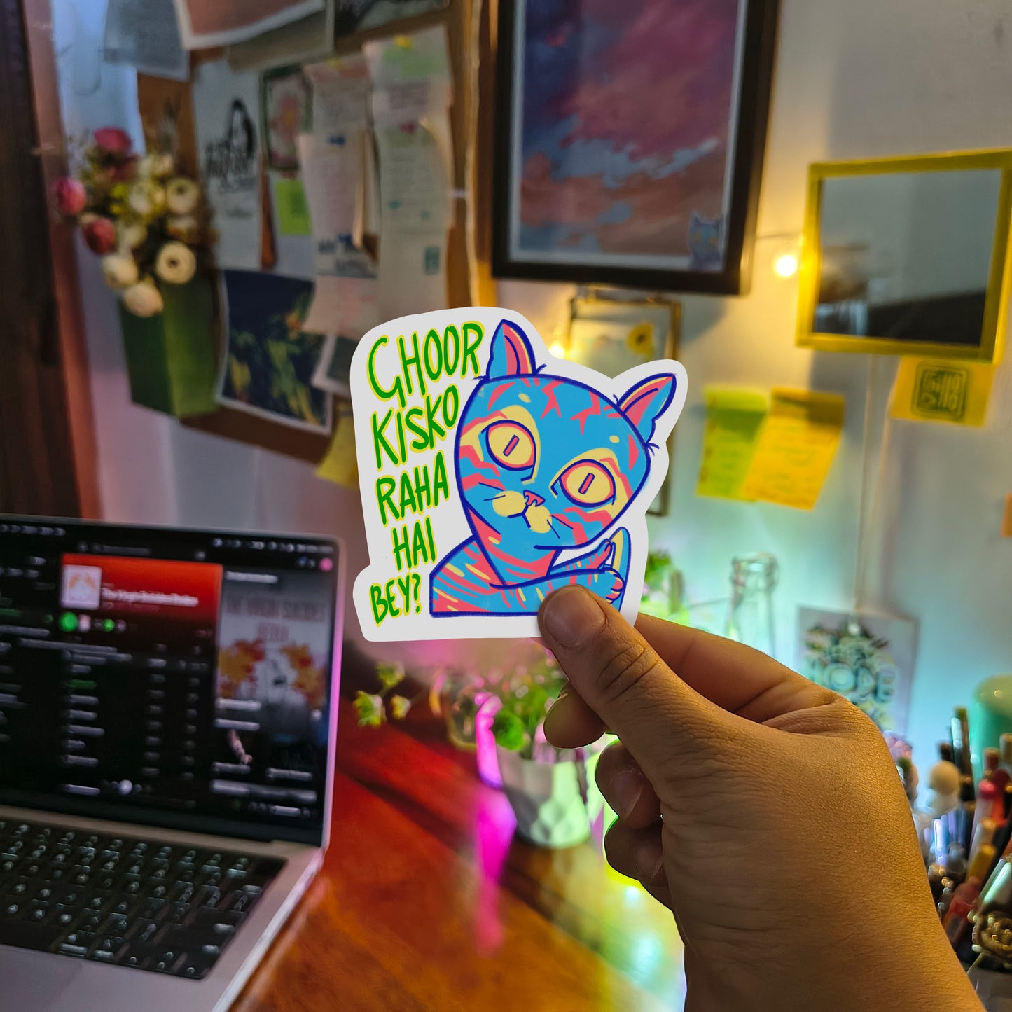 Ghoor kisko raha hai?